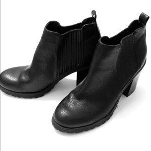 Sam & Libby chucks heal black booties